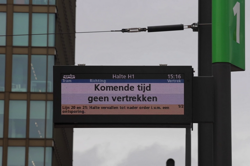 Sneltram ontspoort nabij Utrecht Centraal 